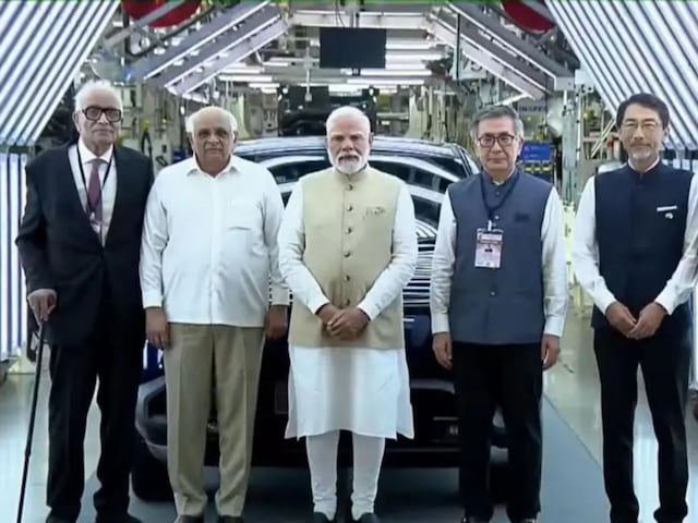 PM Modi in Gujarat: पीएम मोदी ने किया EV प्लांट का उद्घाटन, Maruti e Vitara को दिखाई हरी झंडी