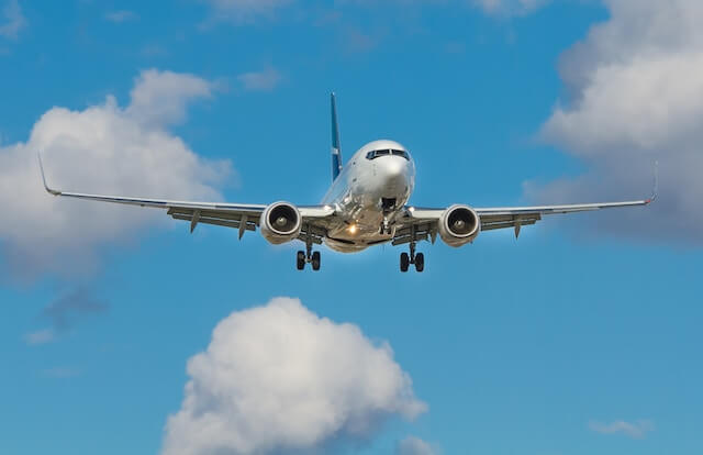 UP Flight and Train Fare: दिवाली के दो महीने पहले ही चार गुना महंगी हो गईं फ्लाइटें, मुंबई की ट्रेनों में अभी से एक भी सीट नहीं