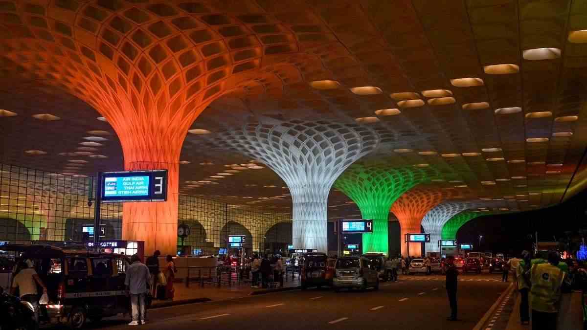 बारिश और तकनीकी गड़बड़ी ने बिगाड़ा हवाई यातायात का शेड्यूल, Air India Advisory में यात्रियों को अलर्ट