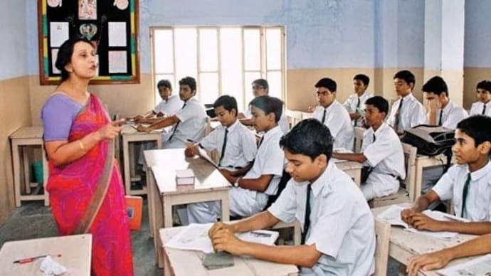 UPPSC Lt Grade News: प्रवक्ता भर्ती में 13 विषयों का विज्ञापन जारी, दर्जनों विषयों में अटका मामला