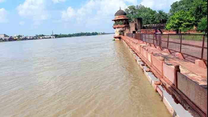Agra Flood Alert: ताज व्यू प्वाइंट और महताब बाग डूबे, दहशत में लोग छोड़ रहे घर