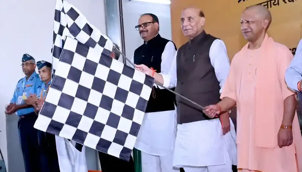 लखनऊ से सुपर सोनिक BrahMos Missile के पहले बैच का फ्लैग ऑफ