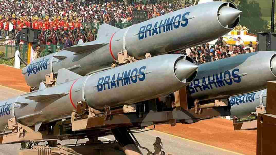 रक्षा मंत्री राजनाथ सिंह और सीएम योगी करेंगे BrahMos Missile की पहली खेप का फ्लैग ऑफ