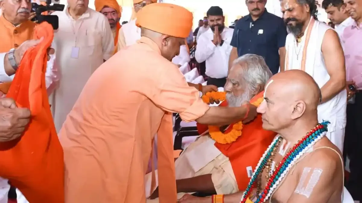 संतों ने अयोध्या के रामकथा पार्क में सराहा CM Yogi का कार्य