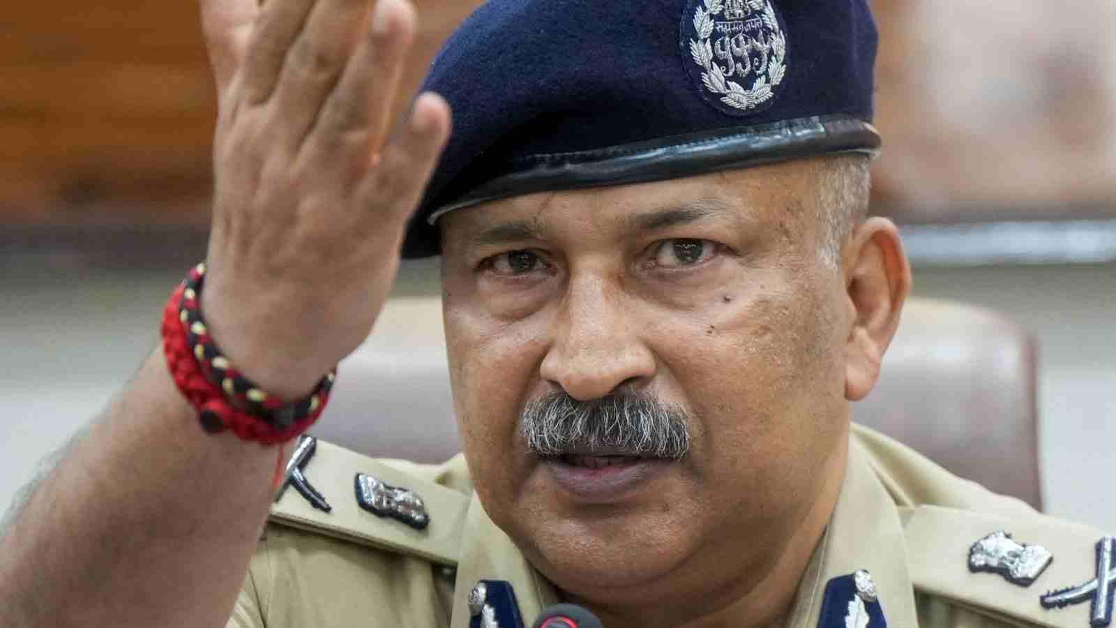 दीपावली और छठ पर यूपी पुलिस अलर्ट, सभी छुट्टियां रद्द — DGP का आदेश सख्त निगरानी पर जोर