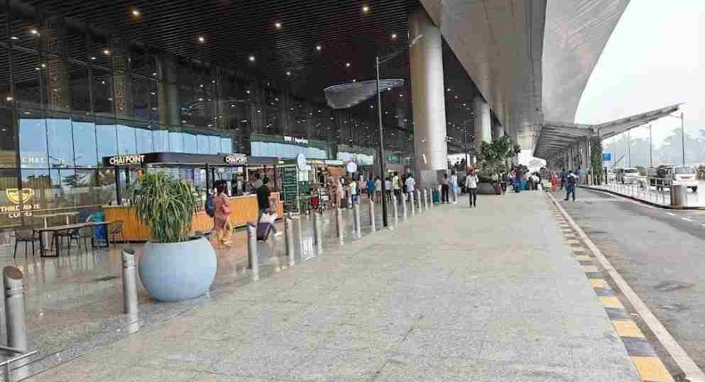 दीपावली से पहले आसमान छूने लगे Flight Fare