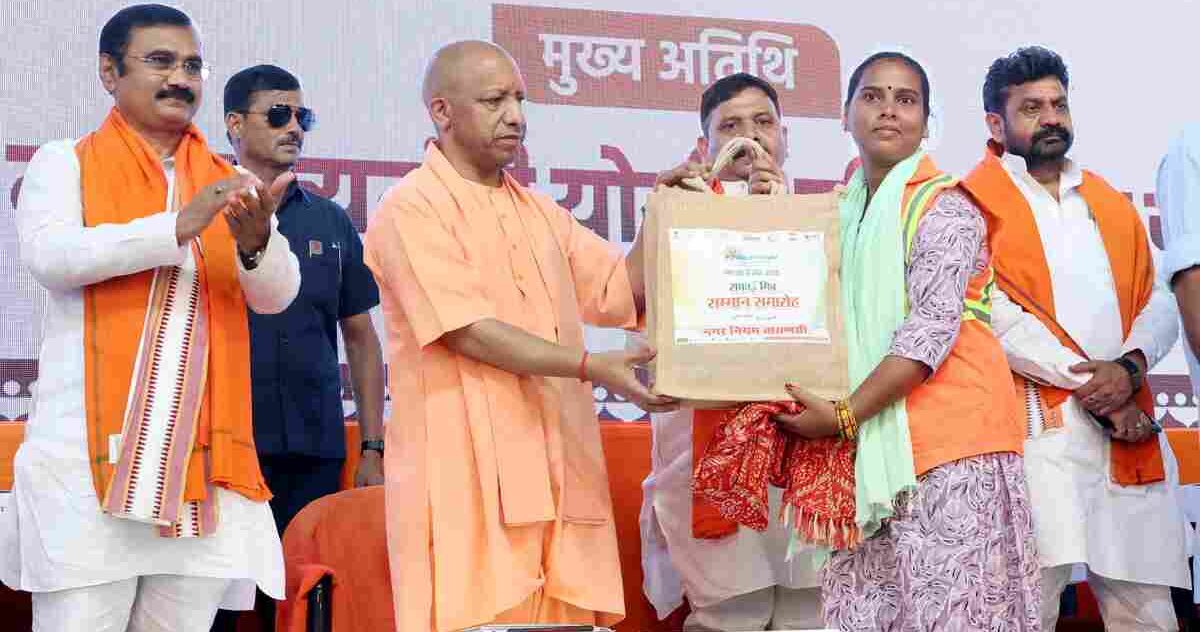 यूपी के स्वच्छता कर्मियों के खाते में आएंगे 16 से 20 हजार रुपये: CM योगी का बड़ा एलान
