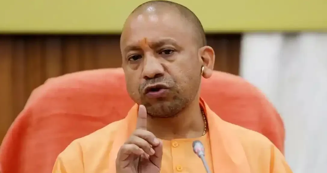 विकास और निवेश पर CM योगी का फोकस, झांसी में अफसरों को दिया ‘Zero Tolerance’ का मंत्र