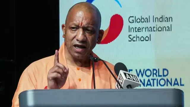 जापान में CM योगी का विपक्ष पर हमला