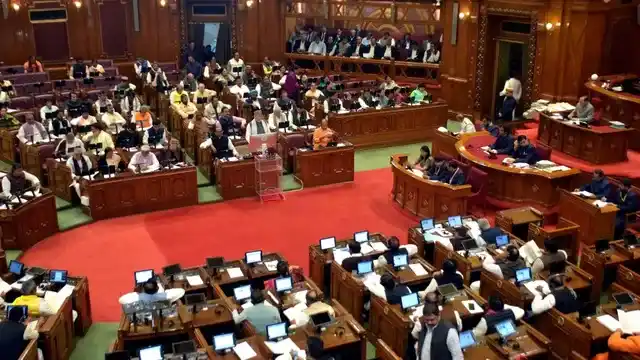 यूपी विधान परिषद में भ्रष्टाचार पर हंगामा