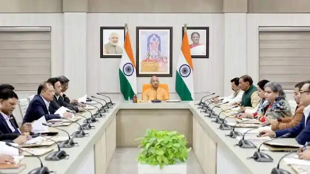 सीएम योगी के सख्त निर्देश, सड़क निर्माण में गुणवत्ता और समयसीमा सर्वोपरि