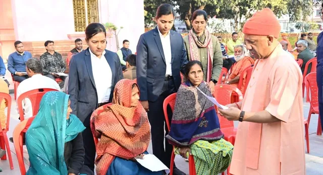 गोरखपुर जनता दर्शन में CM योगी का भरोसा