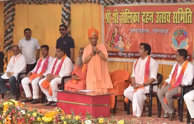 चंद्रग्रहण के कारण बंद रहे गोरखनाथ मंदिर के कपाट, मुख्यमंत्री योगी ने रखा उपवास