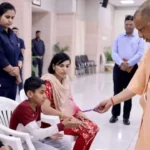 जनता दर्शन में CM Yogi Adityanath की बच्चों को सीख—किताबें पढ़ो, इंटरनेट मीडिया का ज्यादा इस्तेमाल घातक