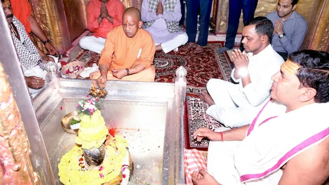 जापान-सिंगापुर दौरे से लौटकर काशी पहुंचे सीएम योगी