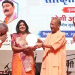 CM योगी का मजाकिया अंदाज: ‘रोटी बचाने के लिए ताली बजा रहे’, आकाशवाणी लखनऊ समारोह में छाया बयान
