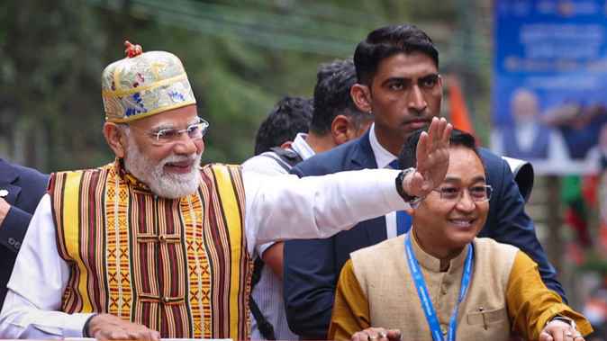 PM मोदी गंगटोक रोड शो, सिक्किम में दिखा जनसैलाब