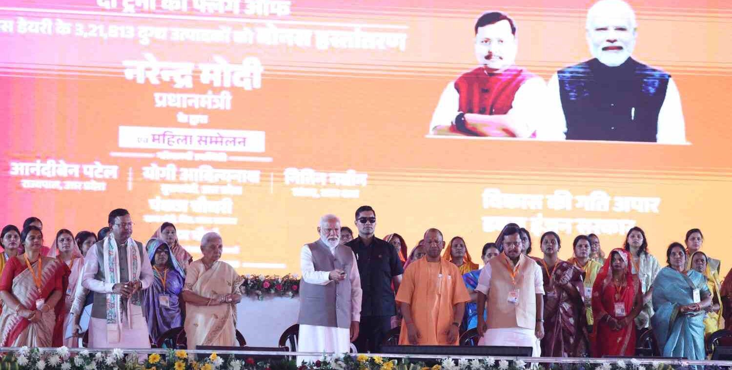 नारी वंदन सम्मेलन वाराणसी, पीएम मोदी बोले—नारी शक्ति ही नए भारत की असली ताकत