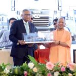 टाटा ग्रुप उपलब्धि: लखनऊ प्लांट में 10 लाखवां वाहन तैयार, सीएम योगी बोले- यूपी इंडस्ट्री का सबसे बेहतर इको सिस्टम