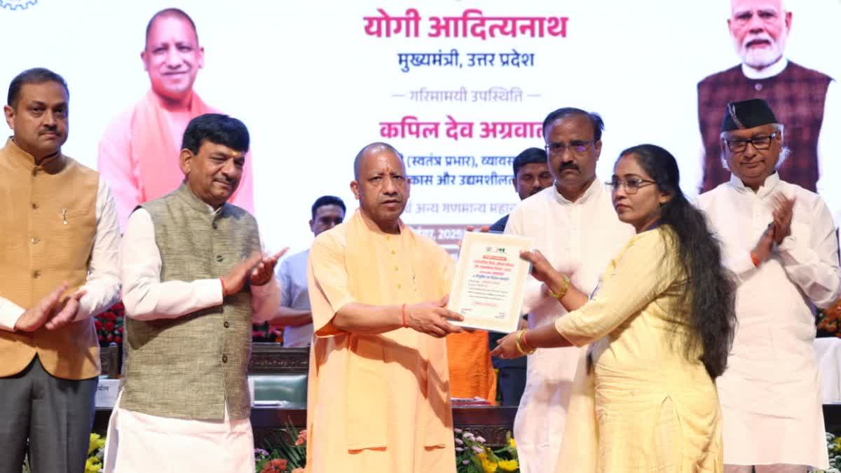 CM योगी ने 481 युवाओं को सौंपे नियुक्ति पत्र, बोले- योग्य युवाओं से बढ़ती है व्यवस्था की रफ्तार
