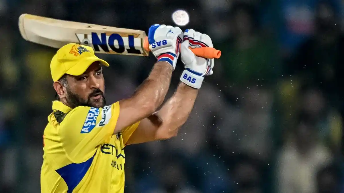 ETPL में MS Dhoni को खेलते देखना चाहते हैं अभिषेक बच्चन, बोले- ‘क्या वजह चाहिए?’