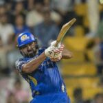 Rohit Sharma फॉर्म अलर्ट: 84 रन की पारी के बाद गावस्‍कर की चेतावनी, Mumbai Indians बदल सकती है प्लेऑफ का गणित