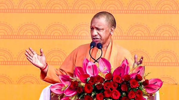 अब लाउडस्पीकर से भी पहुंचेगी चेतावनी, CM योगी ने अफसरों को दिए सख्त निर्देश