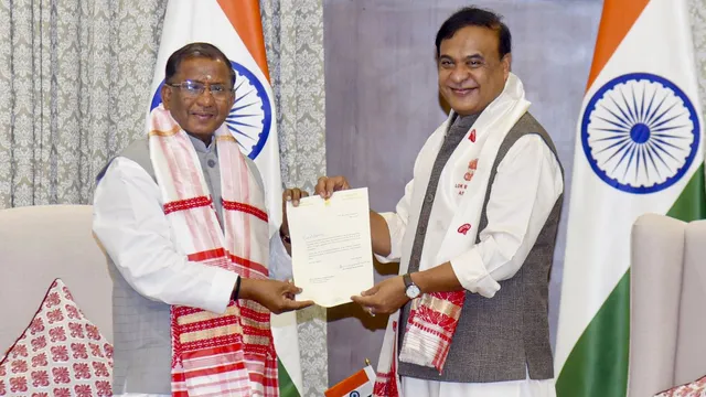 असम में नई सरकार की तैयारी तेज, हिमंत बिस्व सरमा ने मुख्यमंत्री पद से दिया इस्तीफा