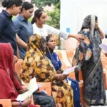 गोरखपुर जनता दर्शन में उमड़ी फरियादियों की भीड़, CM योगी बोले- हर पीड़ित को मिलेगा न्याय