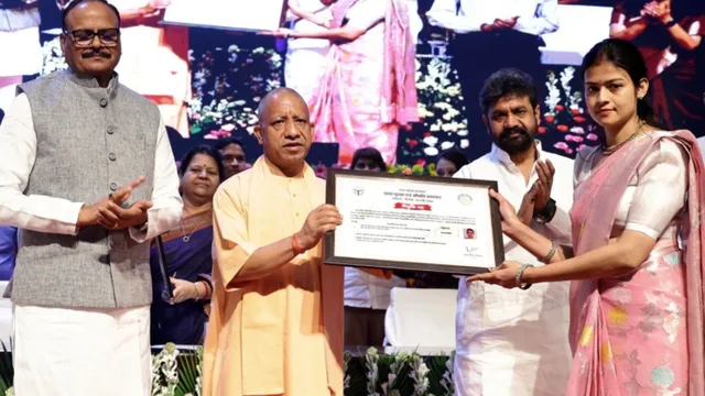 नियुक्ति पत्र वितरण, सीएम योगी ने की पारदर्शी भर्ती प्रक्रिया की सराहना