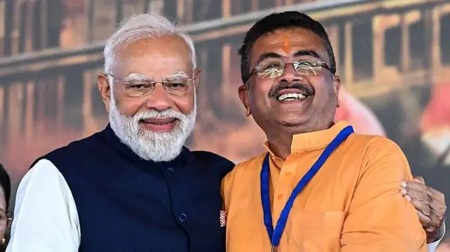 पश्चिम बंगाल में बीजेपी का ‘सोनार बांग्ला’ दौर शुरू, शुभेंदु अधिकारी ने मुख्यमंत्री पद की ली शपथ