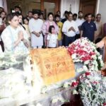 प्रतीक यादव को श्रद्धांजलि देने अपर्णा यादव के घर पहुंचे CM योगी, परिवार को बंधाया ढांढस