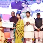 यूपी में अंशकालिक अनुदेशकों का मानदेय बढ़कर हुआ 17 हजार, CM योगी ने लोकभवन में वितरित किए चेक