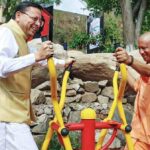 योगी आदित्यनाथ और पुष्कर सिंह धामी ने ओपन जिम में की कसरत, वायरल वीडियो देख लोग बोले- ‘दिल तो बच्चा है जी’
