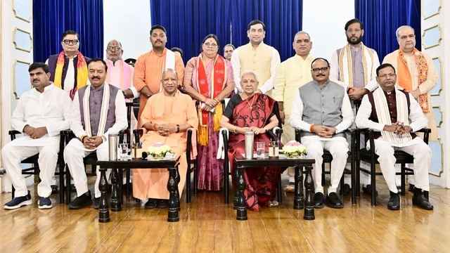 योगी कैबिनेट में शामिल हुए 8 मंत्री, भूपेंद्र सिंह चौधरी और मनोज पांडेय बने कैबिनेट मंत्री