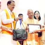 श्रमवीर गौरव समारोह 2026: लखनऊ में सम्मानित हुए श्रमिक, सीएम योगी के हाथों अवॉर्ड पाकर छलके भाव