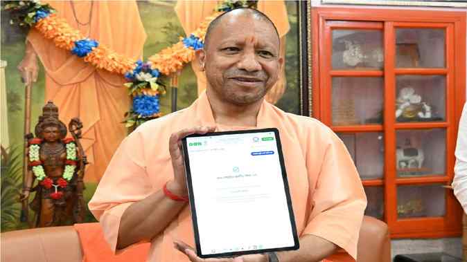 सीएम योगी ने भरा डिजिटल स्वगणना फॉर्म