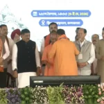 सुवेंदु अधिकारी के शपथ ग्रहण में पहुंचे CM योगी, मंच पर पहनाया भगवा गमछा; बंगाल की राजनीति में दिखा बड़ा संदेश