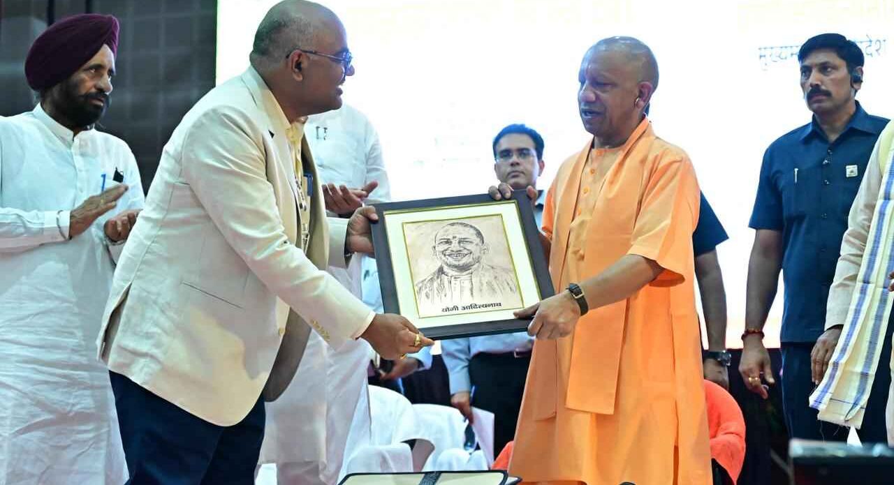 CM योगी का बड़ा संदेश, बोले- वैश्विक संकट में भारत तनकर खड़ा, विपक्ष चिल्लाता रहे