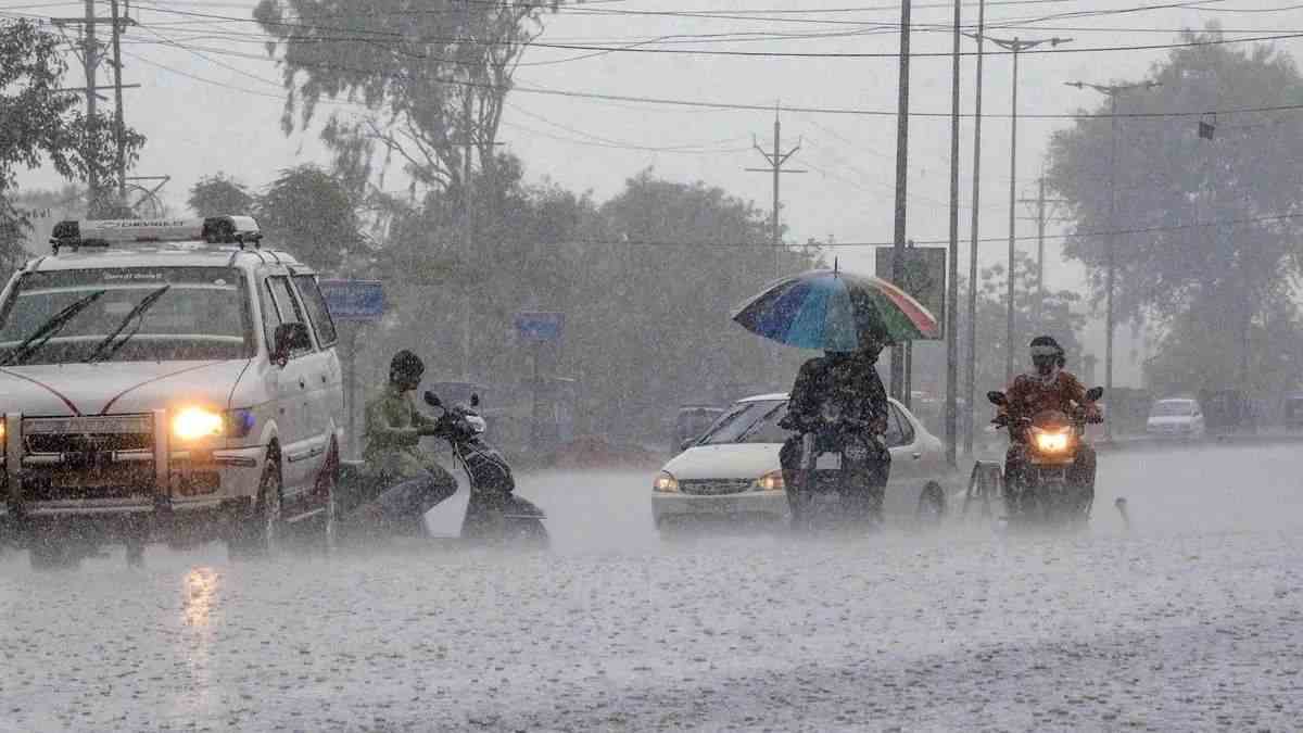 UP Weather Alert, उत्तर प्रदेश में मौसम का बड़ा यू-टर्न, 56 जिलों में आंधी-बारिश