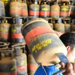 कमर्शियल LPG सिलेंडर के दाम बढ़े: दिल्ली में 42 रुपये और कोलकाता में 53.50 रुपये महंगा हुआ 19 किलो सिलेंडर