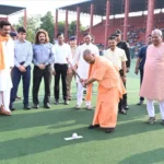 गोरखपुर में CM योगी ने हॉकी मैदान में दिखाया दम, दो गोल दागे; 1000 करोड़ की परियोजनाओं का किया लोकार्पण