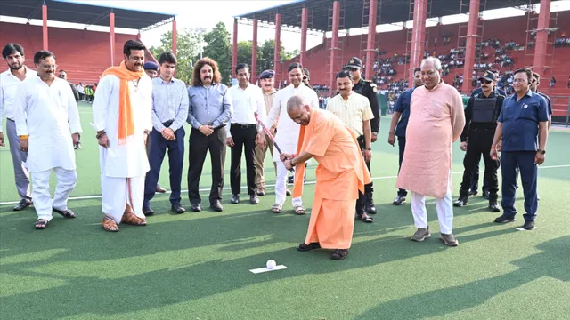 गोरखपुर में CM योगी ने हॉकी मैदान में दिखाया दम, दो गोल दागे