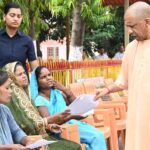 जनता दर्शन में सीएम योगी का सख्त संदेश: भूमि मामलों में लापरवाही पर होगी कार्रवाई, 150 फरियादियों की सुनी समस्याएं