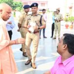 जनता दर्शन में सीएम योगी ने सुनीं 200 लोगों की समस्याएं, अफसरों को दिया निर्देश- हर पात्र व्यक्ति तक पहुंचे सरकारी योजनाओं का लाभ