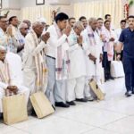 जेवर एयरपोर्ट की पहली उड़ान में बैठे किसान हुए भावुक, बोले- सीएम योगी ने बदल दी हमारी तकदीर