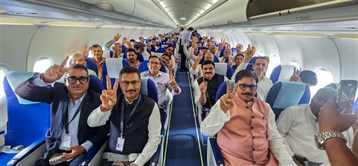 जेवर एयरपोर्ट से शुरू हुई कमर्शियल उड़ानें, 170 किसानों ने भरी पहली उड़ान