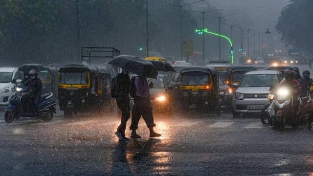 दिल्ली-NCR और पश्चिमी यूपी में रेड अलर्ट, 100 किमी प्रति घंटे की रफ्तार से चल सकती हैं हवाएं