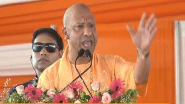 देवरिया में बोले सीएम योगी, माफियाराज खत्म, निवेश बढ़ा तो घर लौटने लगे प्रवासी नौजवान