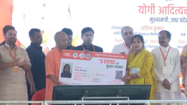 मुरादाबाद पहुंचे सीएम योगी आदित्यनाथ, टैक्सपेयर्स को किया सम्मानित